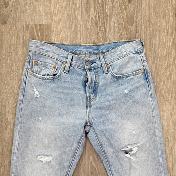 Levi 501 Women's size 27x28 Distressed Light Wash Button Fly Denim Jeans - Picture 2 of 5